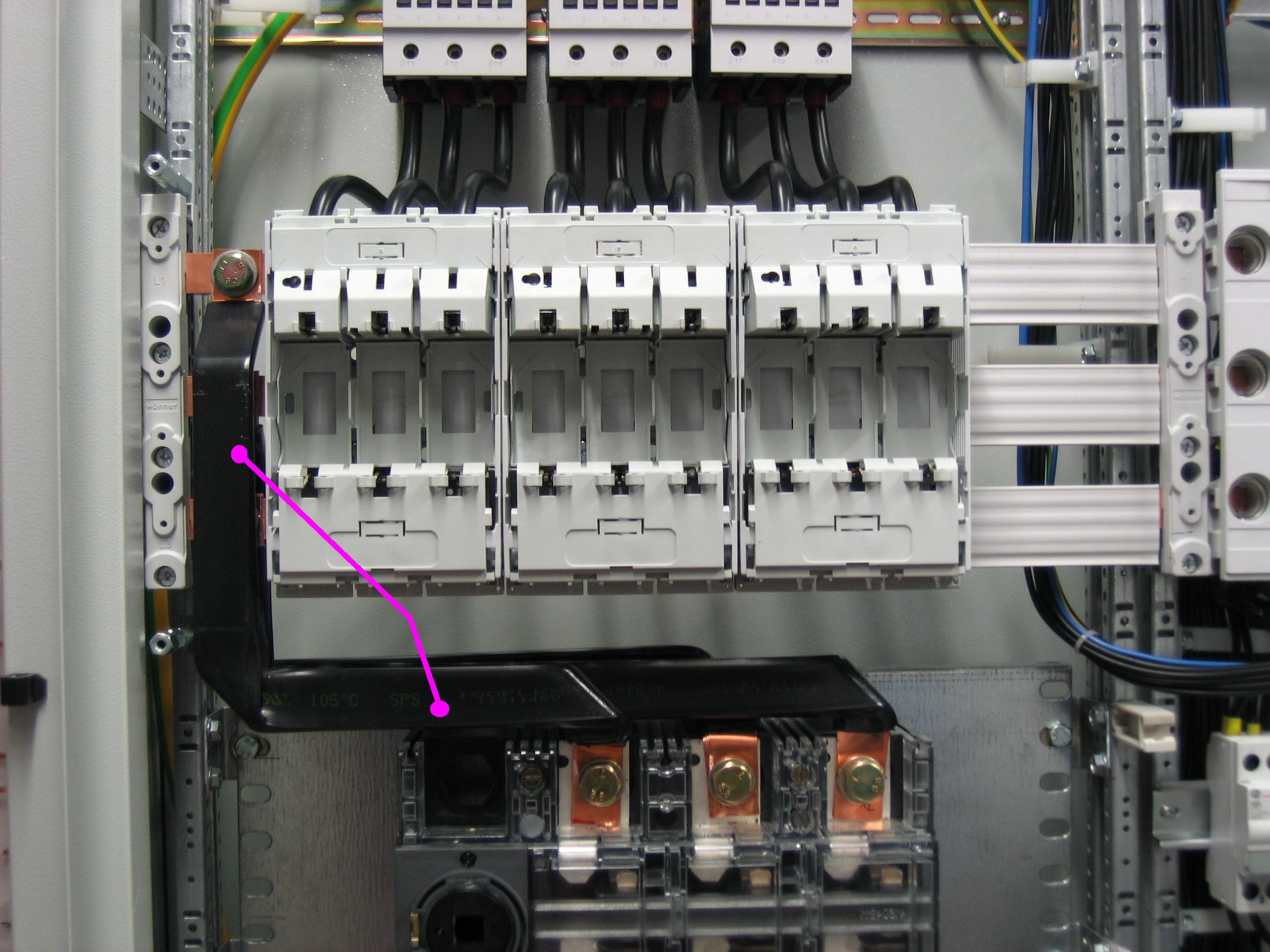 Flexible insulated laminated busbars in an electrical cabinet